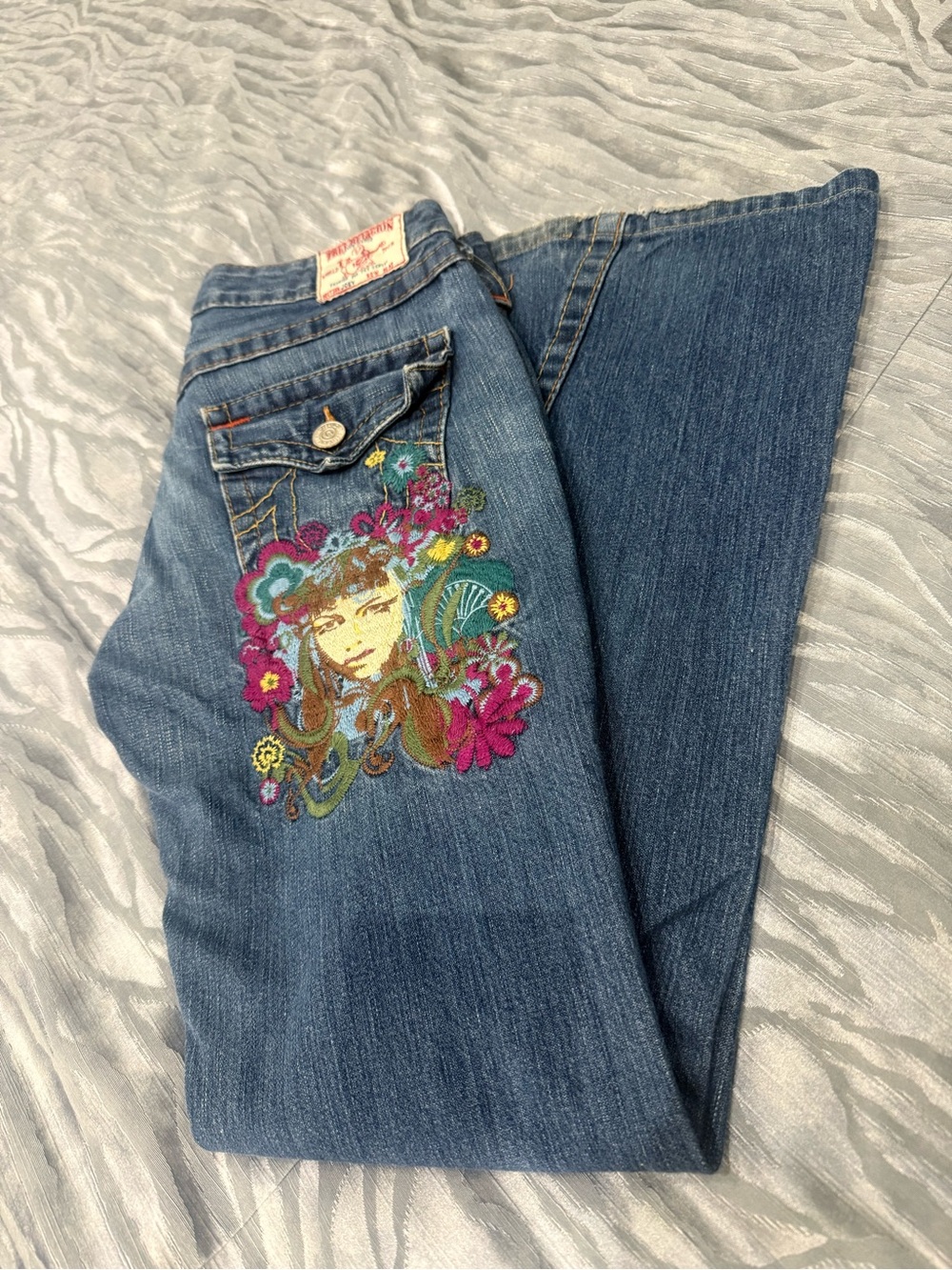 RARE Embroidered Floral Blue Truw religion vintage Jeans